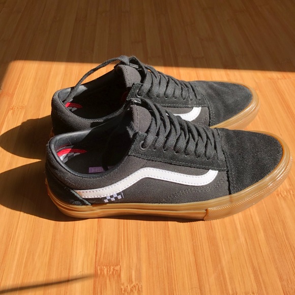 Authentic Vans skateboarding shoes (practically brand new) - Picture 2 of 8